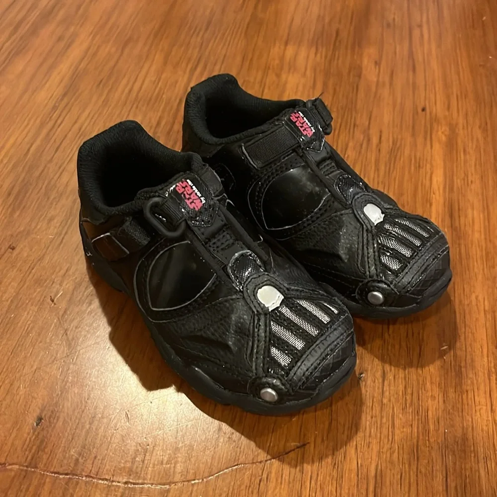 Stride Rite Star Wars Darth Vader Lighted Shoes Sneakers Boys Toddlers 8.5 Wide